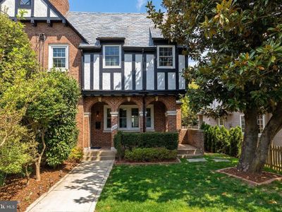 3605 Van Ness St NW