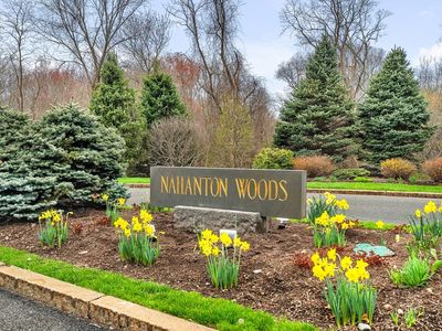 210 Nahanton St APT 417