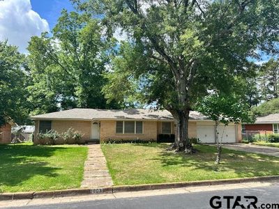 1803 E Barbara St