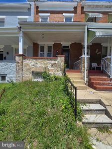 2562 Robb St