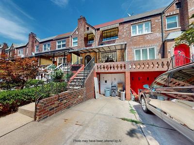 121 E 2nd St