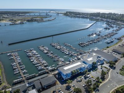 890 SE Bay Blvd #207