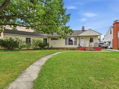 Property at 16285 Craigmere Dr, Middleburg Heights, OH
