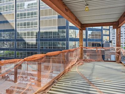210 E 52nd St
