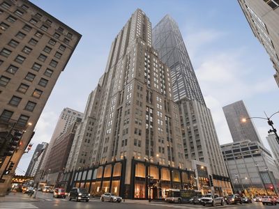 159 E Walton Pl APT 13A