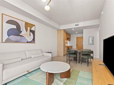 11 NE 6th St #3213