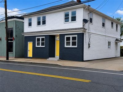 1111 Charles St