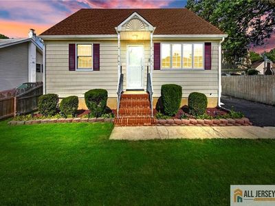 18 Woodland Rd