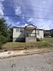 122 Mayfair Ave