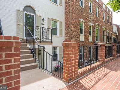 3287 Sutton Pl NW APT D