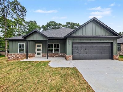 4 Bayloch Ln
