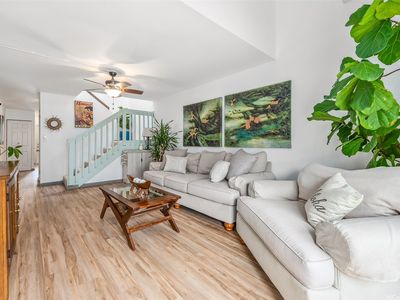 Property at 553 Pepeekeo St APT 6, Honolulu, HI