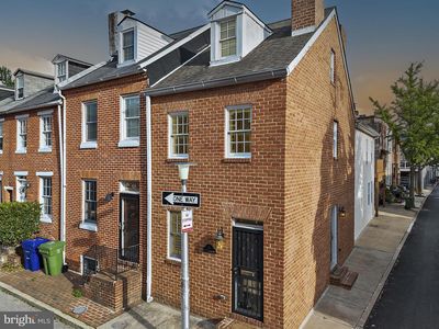 11 E Hamburg St