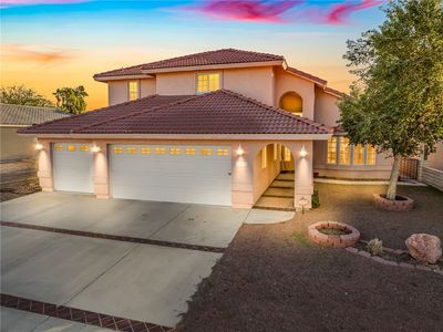 2092 E Desert Lakes Dr