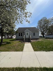 221 W Maple St