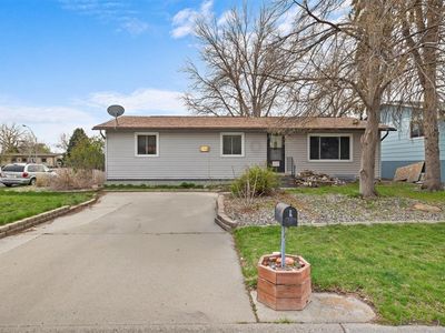 2744 Phyllis Cir S