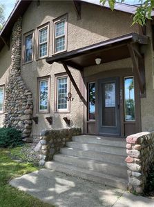 206 Pleasant Ave W
