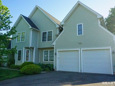 33 Knoll Ridge Court