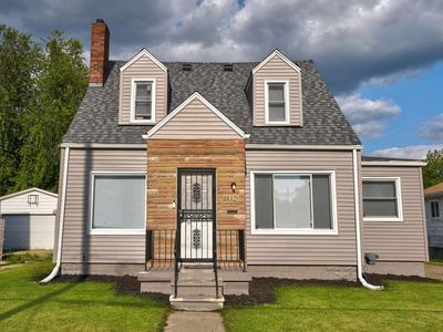 2037 Seymour Ave