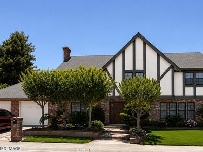 995 Hillview Drive