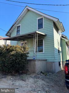 22 Crescent Blvd