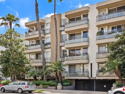 1819 Holmby Ave APT 203