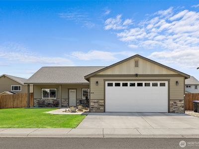 1702 E Seattle Avenue