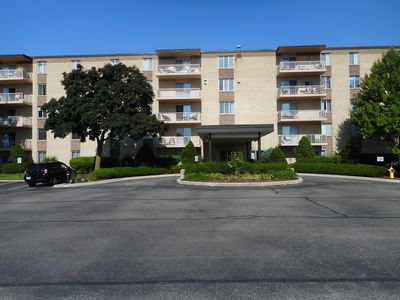 110 W Butterfield Rd APT 409S