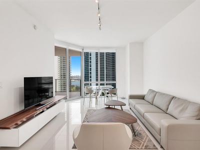 851 NE 1st Ave #2005