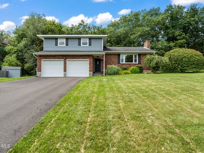 7 Stutz Avenue