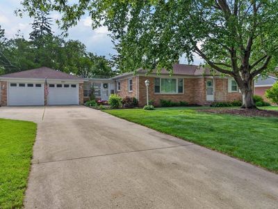 3104 Hillcrest Dr
