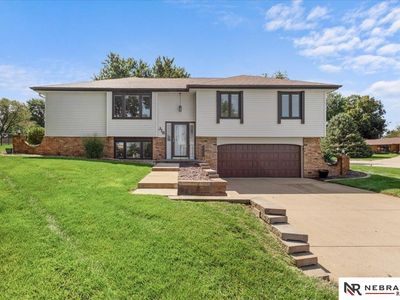 318 E Baronage Dr