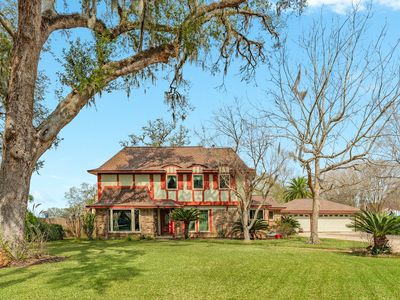 Property at 304 Arrowwood St, Lake Jackson, TX