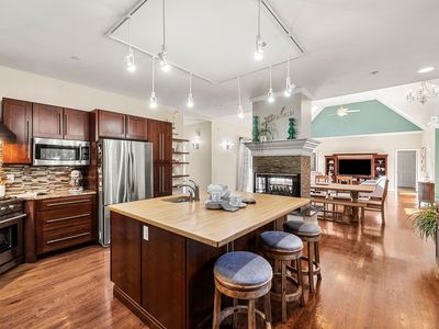 1204 Broadway