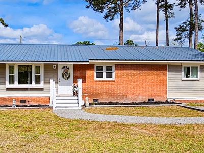 718 Azalea Dr