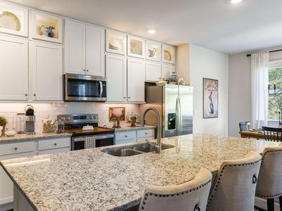 411 Stonewall Jackson Blvd