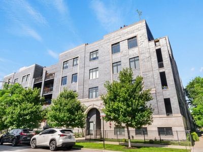 5748 N Hermitage Ave #404
