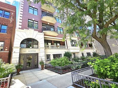 545 W Aldine Ave APT 4D