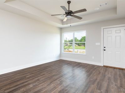 6033 Burbank Crossing Loop