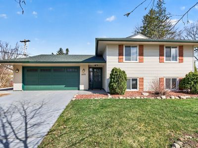 1075 Lowell Dr