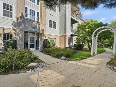1267 W Lake St APT 104
