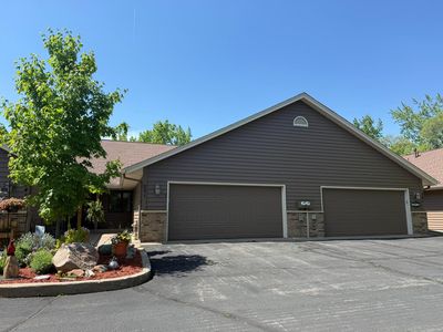 251 Shoreview Est
