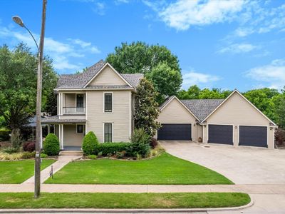 1025 W Main St