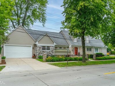 Property at 20675 Morningside Dr, Grosse Pointe Woods, MI
