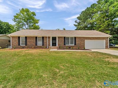 907 Flora Cir SE