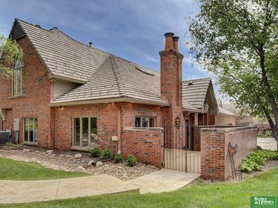 8914 Douglas Ct
