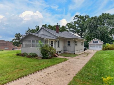 323 Sunset Rd