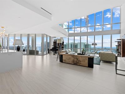 851 NE 1st Ave #PENTHOUSE 5401