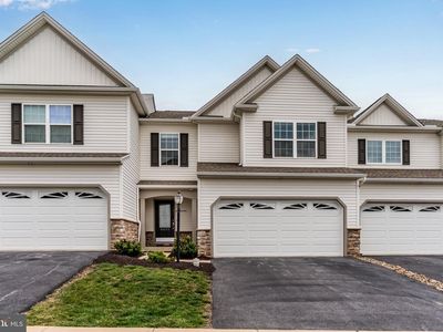 4625 Hamlin Ln