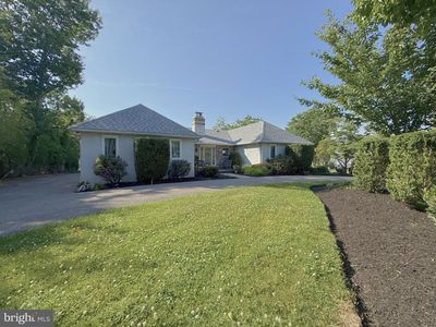 213 Burnside Ave W